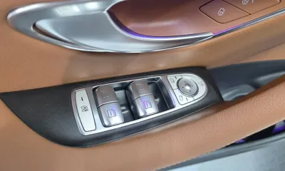 Mercedes-Benz E-Class 2021, 62999 км, за 28013.04 USD - фото 27