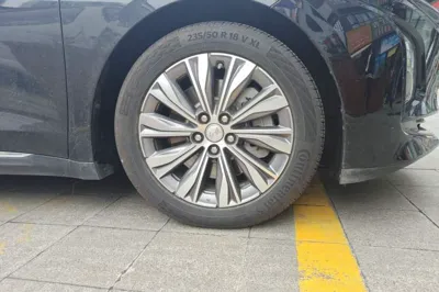 Hongqi E-QM5 2023, 32400 км, за 13519 USD