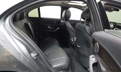 Mercedes-Benz C-Class 2018, 51957 км, за 11777.66 USD - фото 12