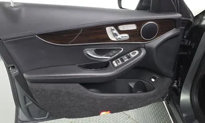 Mercedes-Benz C-Class 2018, 51957 км, за 11777.66 USD - фото 24
