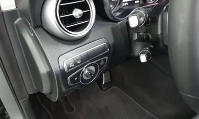 Mercedes-Benz C-Class 2018, 51957 км, за 11777.66 USD - фото 27