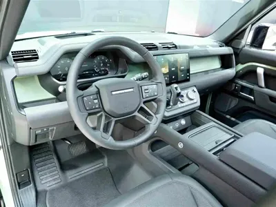 Land Rover Defender 2023, 17000 км, за 95348.36 USD - фото 7