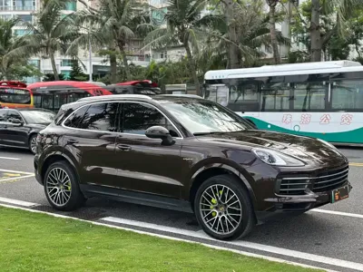 Porsche Cayenne Hybrid 2022, 59000 км, за 55777.36 USD