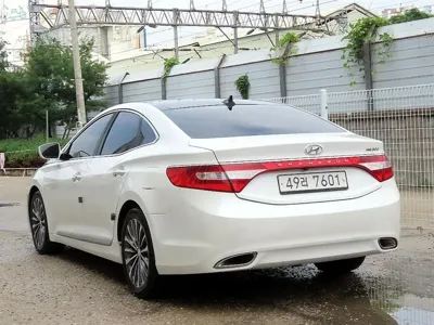 Hyundai Grandeur 2014, 166000 км, за 3708.04 USD