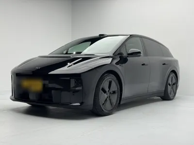 Li Auto i6 · 2025 год