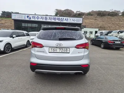 Hyundai Santafe 2014, 144036 км, за 6446.57 USD