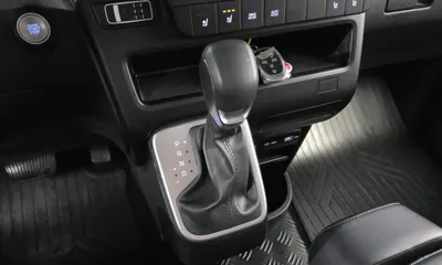 Hyundai Staria 2022, 85378 км, за 16895.27 USD - фото 9