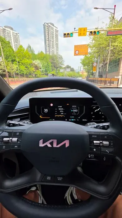 Kia EV9 2024, 60000 км, за 45945.82 USD - фото 9