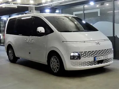 Hyundai Staria 2023, 64005 км, за 19495.54 USD