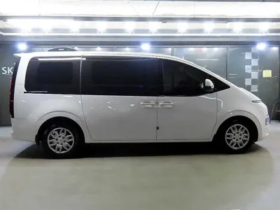 Hyundai Staria 2023, 64005 км, за 19495.54 USD