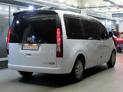 Hyundai Staria 2023, 64005 км, за 19495.54 USD