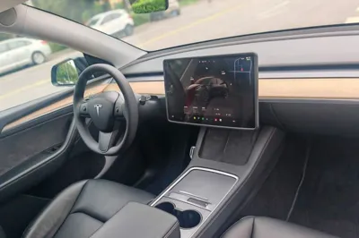 Tesla Model Y 2022, 66800 км, за 26946 USD - фото 32