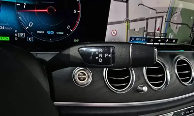 Mercedes-Benz E-Class 2023, 30395 км, за 38258.25 USD - фото 9