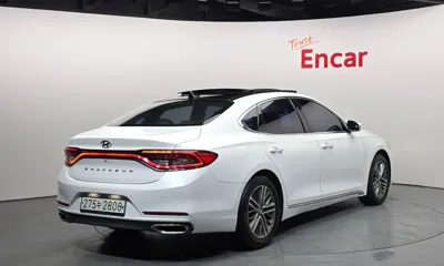 Hyundai Grandeur 2018, 103023 км, за 9446.26 USD
