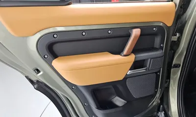 Land Rover Defender 2023, 19856 км, за 64658 USD - фото 25