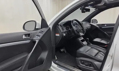 Volkswagen Tiguan 2016, 87657 км, за 7549.66 USD - фото 10