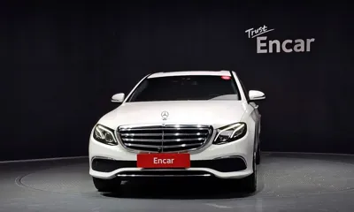 Mercedes-Benz E-Class 2018, 50232 км, за 16272.7 USD