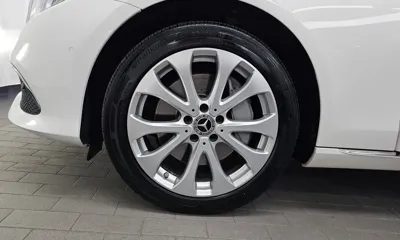 Mercedes-Benz E-Class 2018, 50232 км, за 16272.7 USD