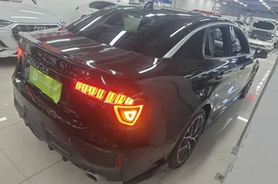 Lynk & Co 03