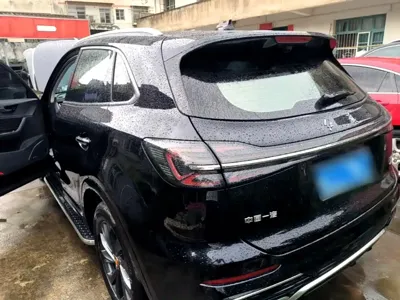 Hongqi Hongqi HS5 2023, 34800 км, за 13846.11 USD