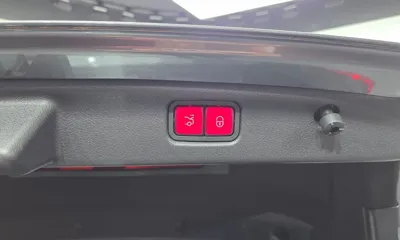 Mercedes-Benz C-Class 2022, 65421 км, за 27935.13 USD - фото 17