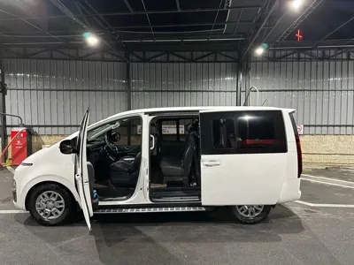 Hyundai Staria 2024, 48000 км, за 18054.76 USD - фото 7