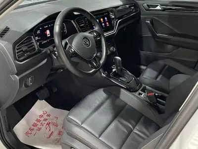 Volkswagen T-Roc 2023, 29000 км, за 16792.23 USD