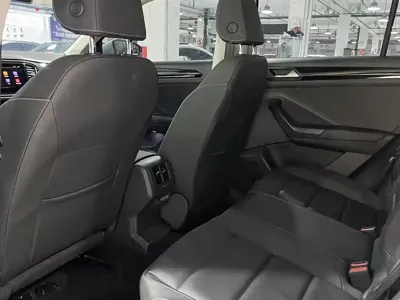 Volkswagen T-Roc 2023, 29000 км, за 16792.23 USD