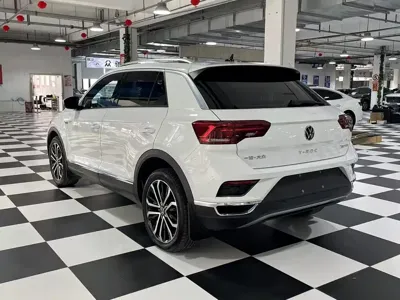 Volkswagen T-Roc 2023, 29000 км, за 16792.23 USD - фото 7