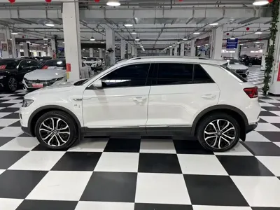 Volkswagen T-Roc 2023, 29000 км, за 16792.23 USD - фото 13