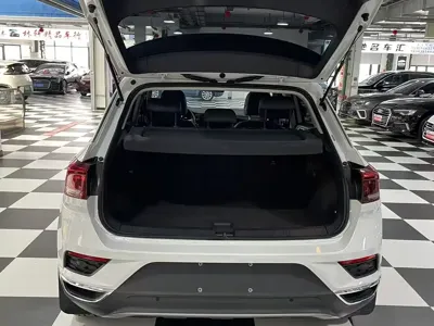 Volkswagen T-Roc 2023, 29000 км, за 16792.23 USD - фото 17