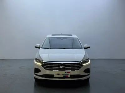 Volkswagen Lavida 2023, 15000 км, за 12624.83 USD