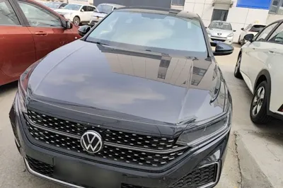 Volkswagen Passat 2022, 52300 км, за 17425 USD