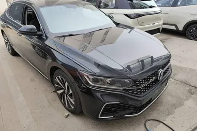 Volkswagen Passat 2022, 52300 км, за 17425 USD