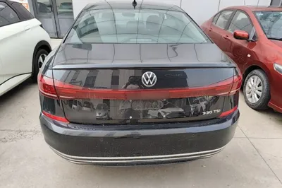 Volkswagen Passat 2022, 52300 км, за 17425 USD