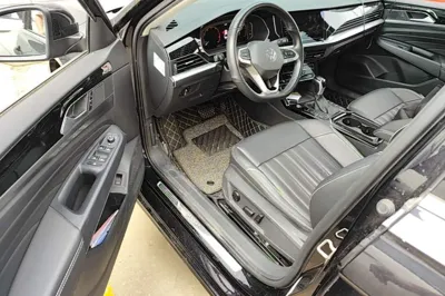 Volkswagen Passat 2022, 52300 км, за 17425 USD - фото 18