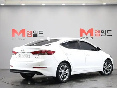 Hyundai Avante 2018, 60903 км, за 8270.97 USD