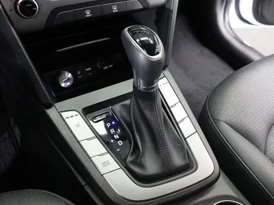 Hyundai Avante 2018, 60903 км, за 8270.97 USD - фото 9