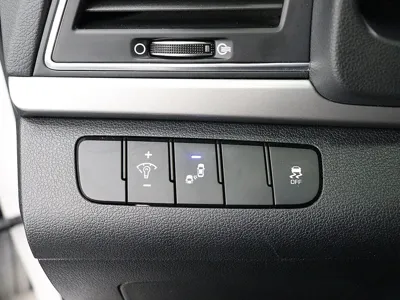 Hyundai Avante 2018, 60903 км, за 8270.97 USD - фото 15