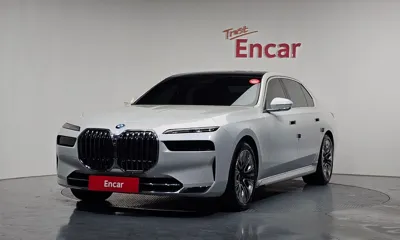 BMW 7-Series · 2023 год
