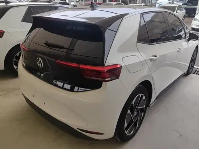 Volkswagen ID.3 2024, 30099 км, за 12985.2 USD