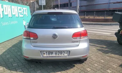 Volkswagen Golf 2011, 190000 км, за 2816.07 USD