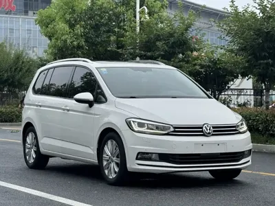 Volkswagen Touran 2018, 92000 км, за 7306.98 USD