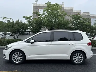 Volkswagen Touran 2018, 92000 км, за 7306.98 USD