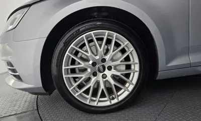 Audi A4 2018, 52353 км, за 14106.6 USD