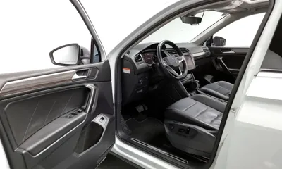 Volkswagen Tiguan 2023, 57093 км, за 20940 USD - фото 10