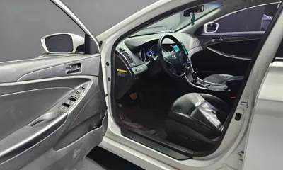 Hyundai Sonata 2012, 82901 км, за 4757.18 USD - фото 11