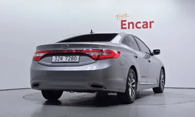 Hyundai Grandeur 2012, 111111 км, за 2560.06 USD