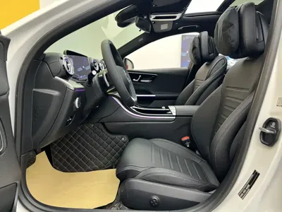 Mercedes-Benz C-Class 2025, 9900 км, за 31753.21 USD