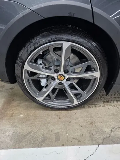 Porsche Taycan 2024, 200 км, за 110843.1 USD - фото 3